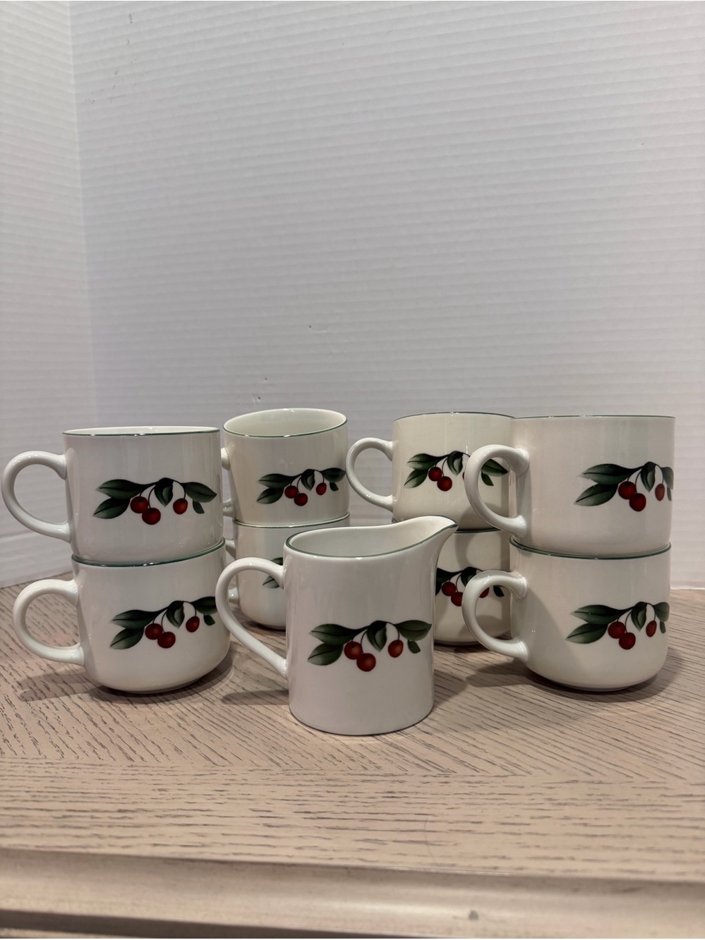 The Caves Cove Collection Creamer , 8 Cups Apple And Cherry Design